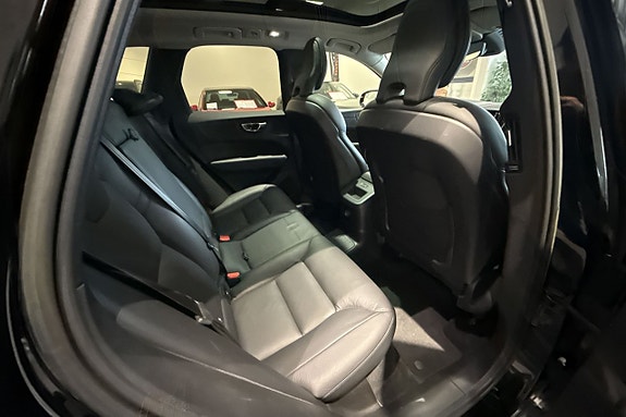 Volvo XC60 12 of 30