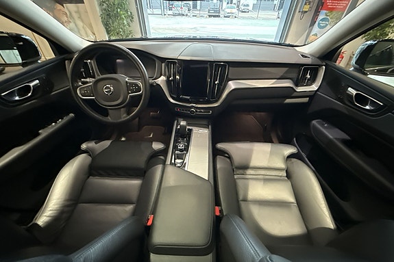 Volvo XC60 13 of 30