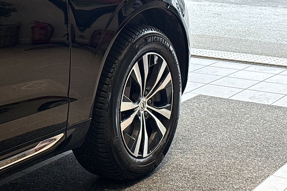 Volvo XC60 9 of 30