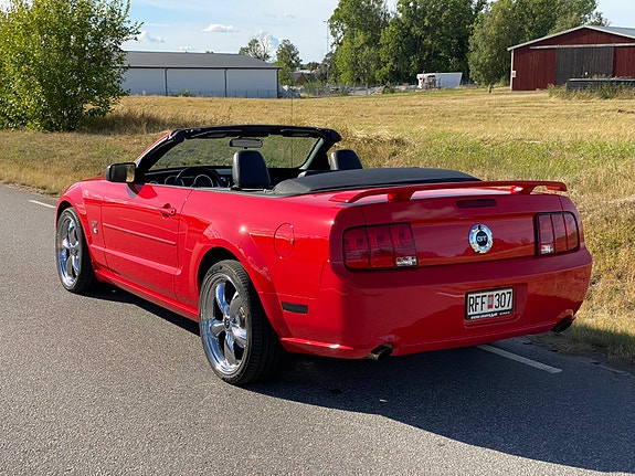 Ford Mustang 2 of 10