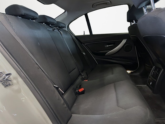 BMW 320d 13 of 26