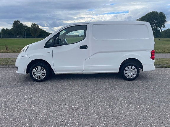 Nissan NV200 3 of 14