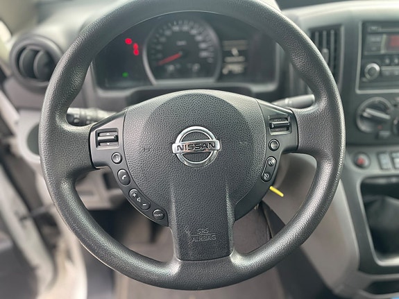 Nissan NV200 6 of 14
