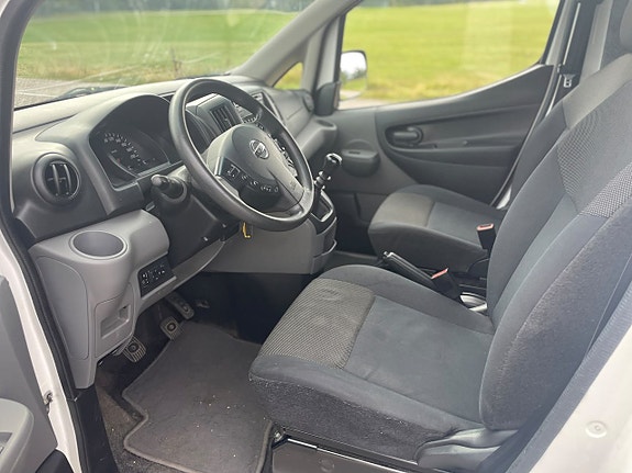 Nissan NV200 11 of 14