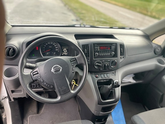 Nissan NV200 5 of 14