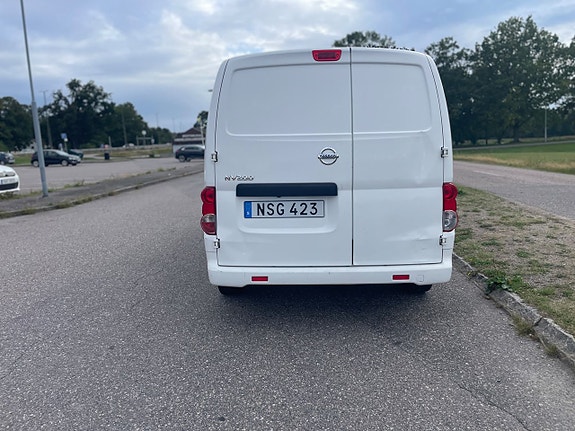 Nissan NV200 4 of 14