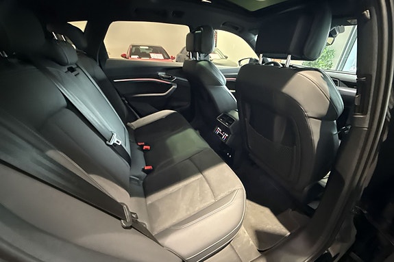Audi Q8 e-tron 12 of 30