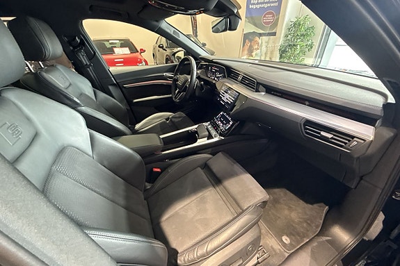 Audi Q8 e-tron 10 of 30