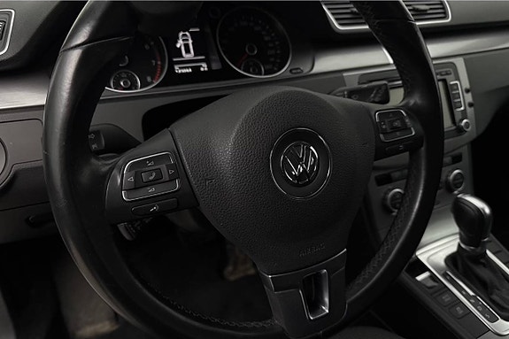 Volkswagen Passat 12 of 13