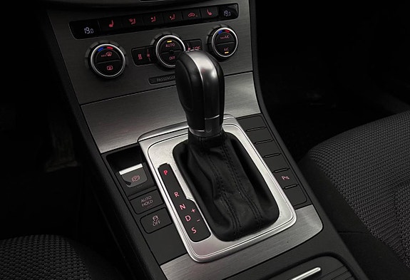 Volkswagen Passat 9 of 13