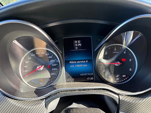 Mercedes-Benz V300 8 of 8