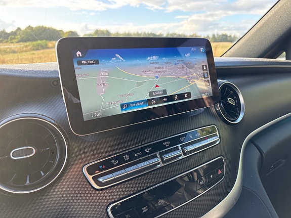 Mercedes-Benz V300 7 of 8