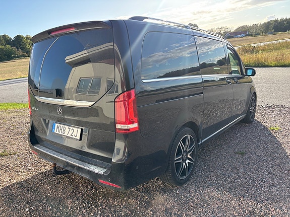 Mercedes-Benz V300 4 of 8