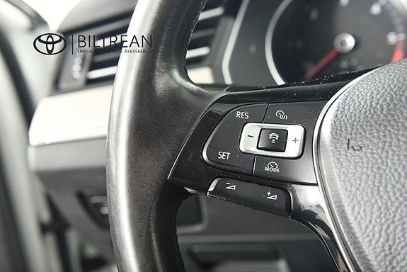 Volkswagen Passat 15 of 23