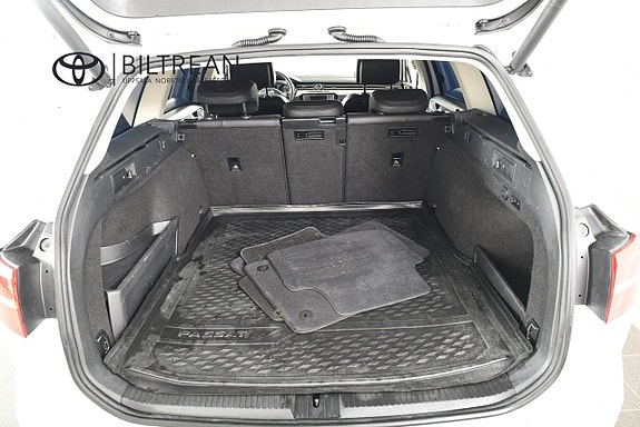 Volkswagen Passat 10 of 23