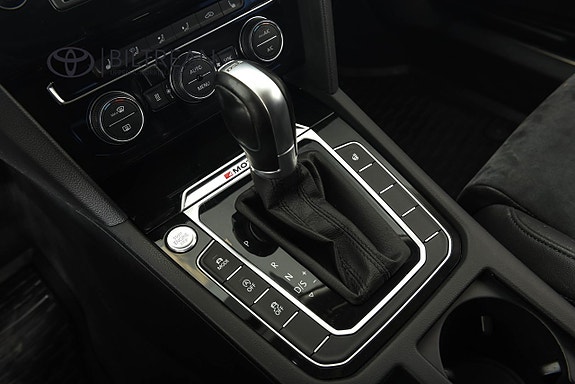 Volkswagen Passat 16 of 23