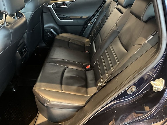 Toyota RAV4 9 of 12