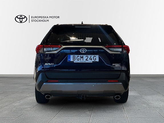 Toyota RAV4 6 of 12