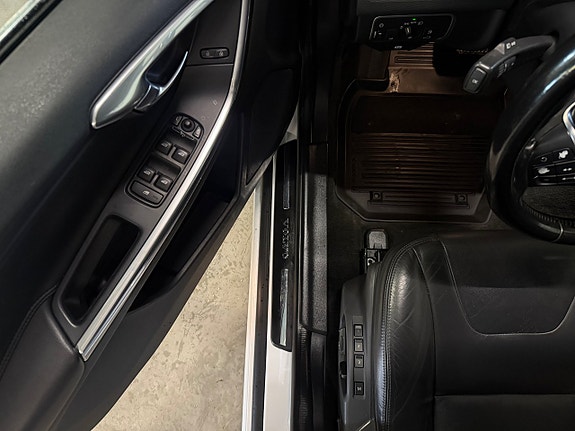 Volvo XC60 10 of 24