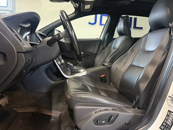 Volvo XC60 11 of 24