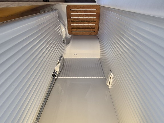 Sunlight Van V66 Adventure adaptiv farthållare, automat, skylight, långbädd 16 of 26