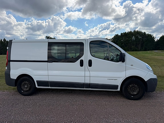 Renault Trafic 2 of 19