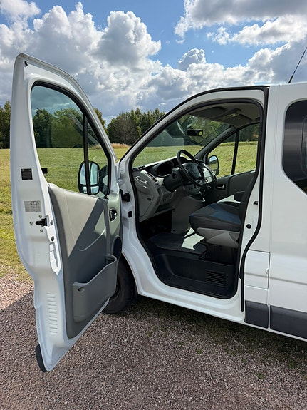 Renault Trafic 7 of 19