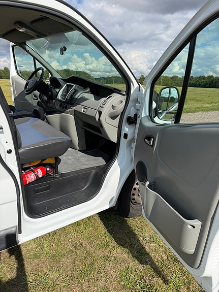 Renault Trafic 12 of 19