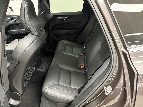 Volvo XC60 15 of 20