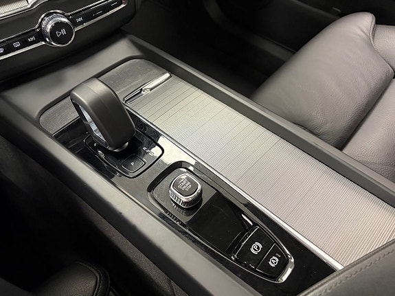 Volvo XC60 13 of 20