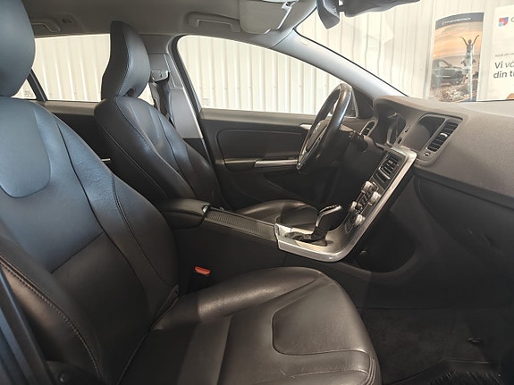Volvo V60 11 of 16
