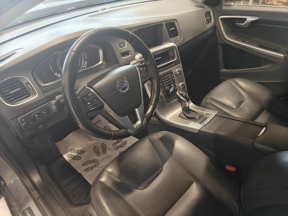 Volvo V60 8 of 16
