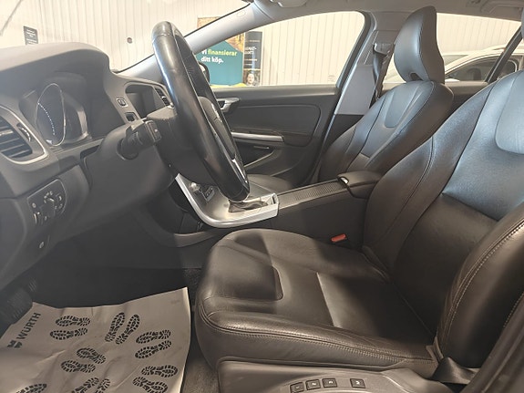 Volvo V60 10 of 16