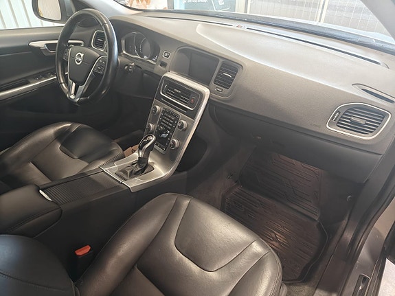 Volvo V60 9 of 16
