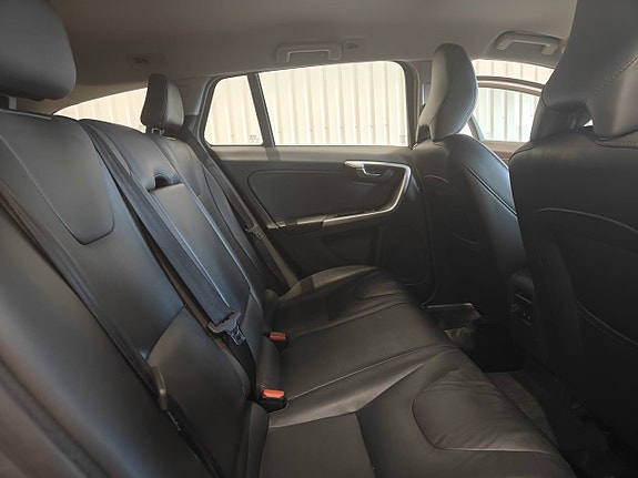 Volvo V60 13 of 16