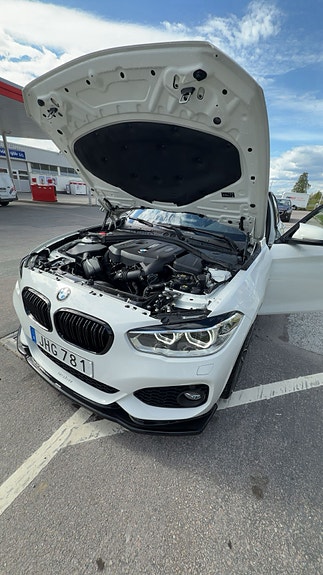 BMW 120i 3 of 4