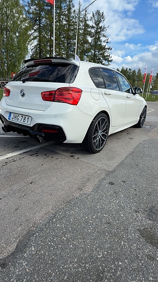 BMW 120i 2 of 4