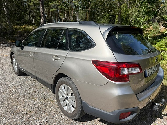 Subaru Outback 2 of 4