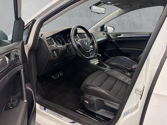 Volkswagen Golf Alltrack 10 of 25