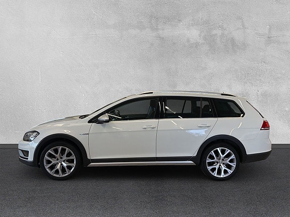 Volkswagen Golf Alltrack 2 of 25
