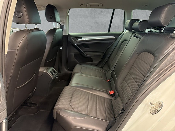 Volkswagen Golf Alltrack 11 of 25