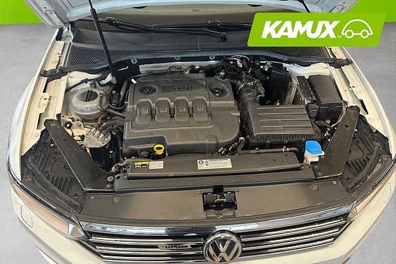 Volkswagen Passat Alltrack 17 of 26
