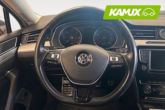 Volkswagen Passat Alltrack 13 of 26