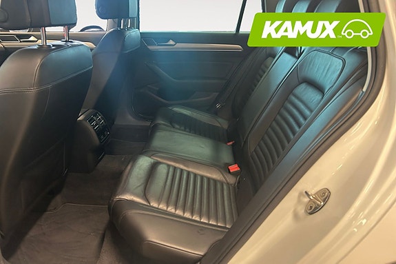 Volkswagen Passat Alltrack 14 of 26