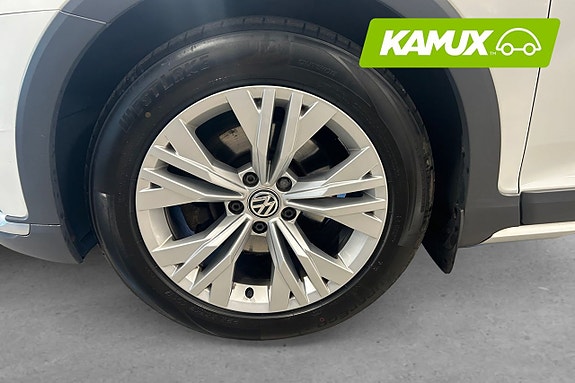 Volkswagen Passat Alltrack 8 of 26