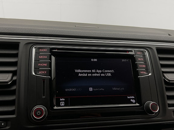 Volkswagen Multivan 23 of 30