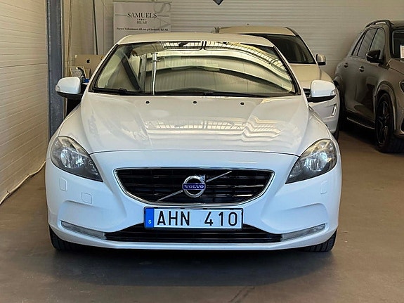 Volvo V40 3 of 28