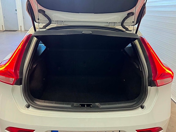 Volvo V40 7 of 28