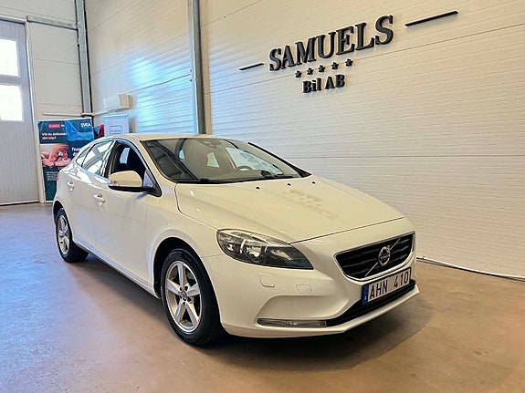Volvo V40 11 of 28