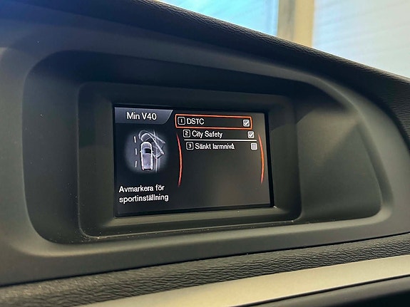 Volvo V40 20 of 28